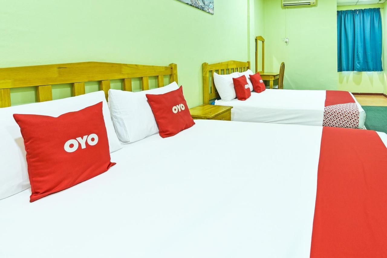 Oyo 90672 De Paradise Turtle Hotel Кертих Екстериор снимка